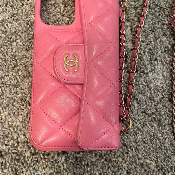 CHANEL IPHONE 12 PRO USED GOOD CONDITION - Picture 13 of 15